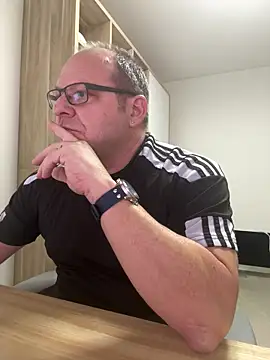 coupleLatinaLovers online show from February 25, 7:30 am