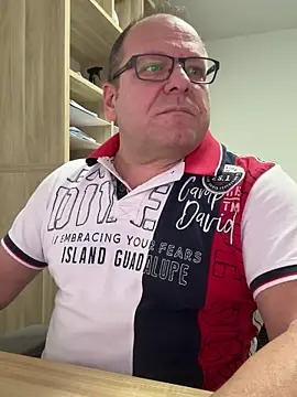 coupleLatinaLovers online show from December 4, 6:56 am