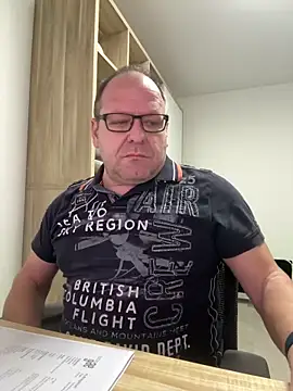 coupleLatinaLovers online show from February 6, 6:31 am