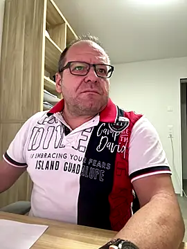 coupleLatinaLovers online show from December 3, 6:14 am