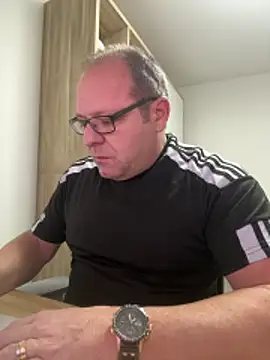 coupleLatinaLovers online show from January 7, 6:29 am