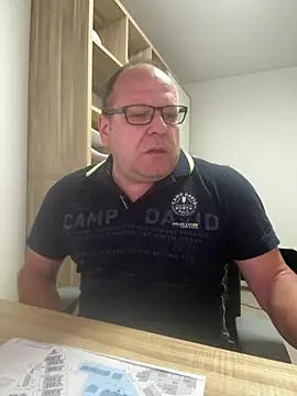 coupleLatinaLovers online show from April 14, 5:23 am