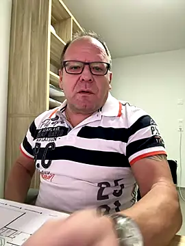 coupleLatinaLovers online show from November 13, 6:17 am