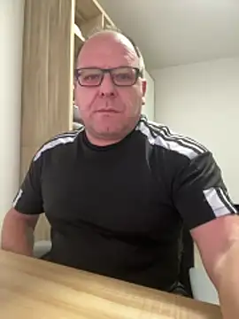 coupleLatinaLovers online show from February 16, 7:18 am