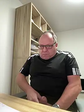 coupleLatinaLovers online show from February 4, 6:08 am