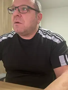 coupleLatinaLovers online show from February 10, 6:01 am