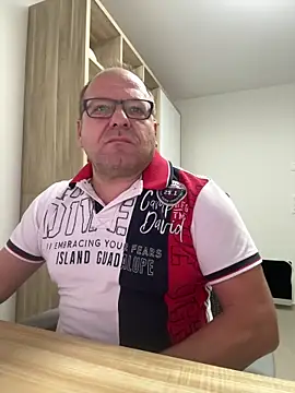 coupleLatinaLovers online show from November 17, 5:55 am