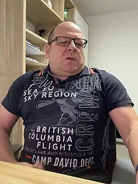 coupleLatinaLovers online show from February 19, 6:10 am