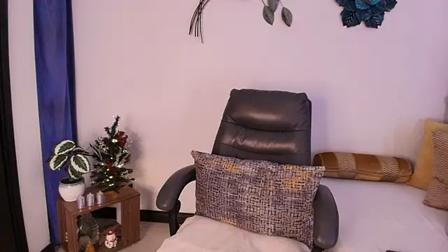 Saray M  online show from December 15, 5:19 pm