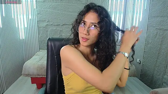 Snapshot of KaitlynLoveCam chatting on October 13, 10:54 pm KaitlynLoveCam online show from October 13, 10:54 pm
