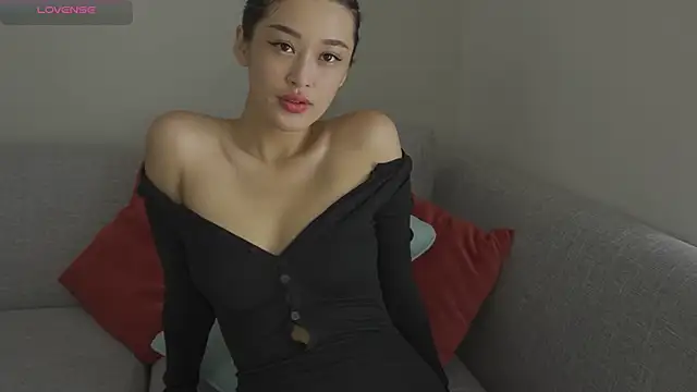 yumisunn online show from December 19, 3:43 am