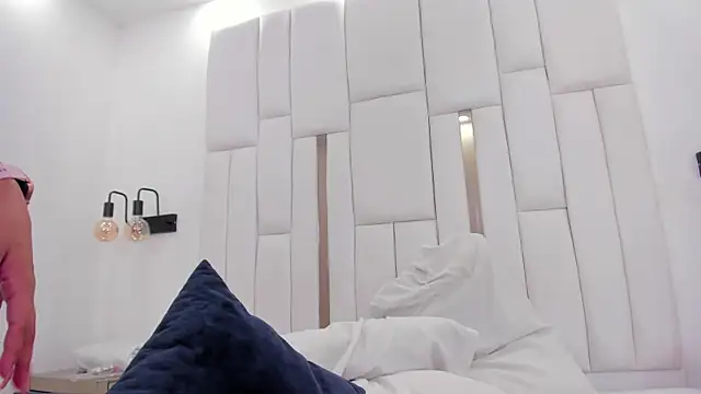 chloe zulay online show from March 1, 2:11 am