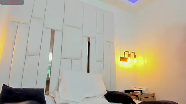 chloe zulay online show from November 29, 5:07 am