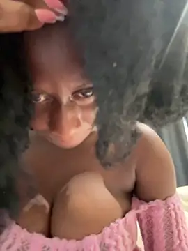 Snapshot of Roxiexx chatting on February 25, 1:44 pm Roxiexx online show from February 25, 1:44 pm