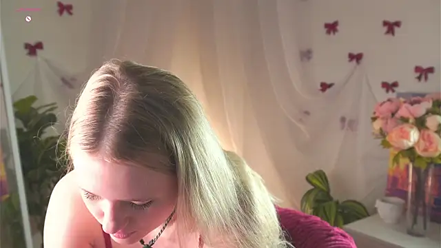 MaydaFoulk online show from April 19, 1:06 am