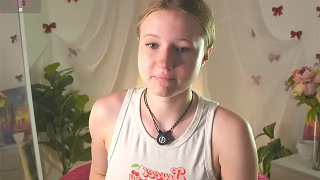Snapshot of MaydaFoulk chatting on June 7, 1:44 am MaydaFoulk online show from June 7, 1:44 am