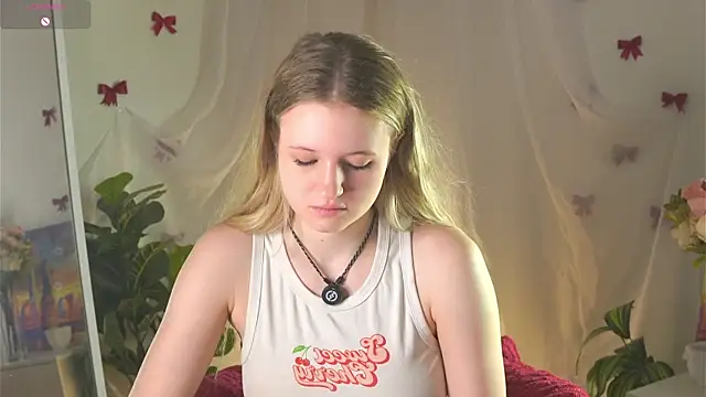 Snapshot of MaydaFoulk chatting on May 27, 1:26 am MaydaFoulk online show from May 27, 1:26 am