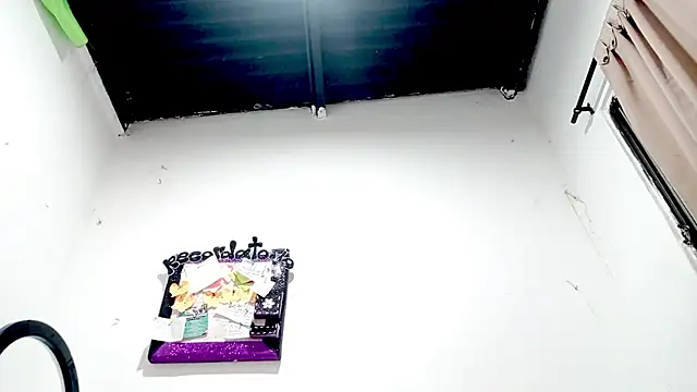 PetiteIvoryQueen19 online show from December 3, 4:13 am