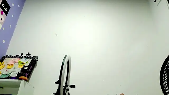 PetiteIvoryQueen19 online show from March 7, 5:47 am