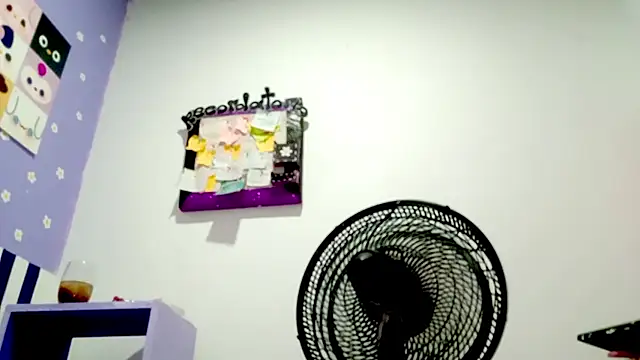 PetiteIvoryQueen19 online show from March 26, 3:38 am