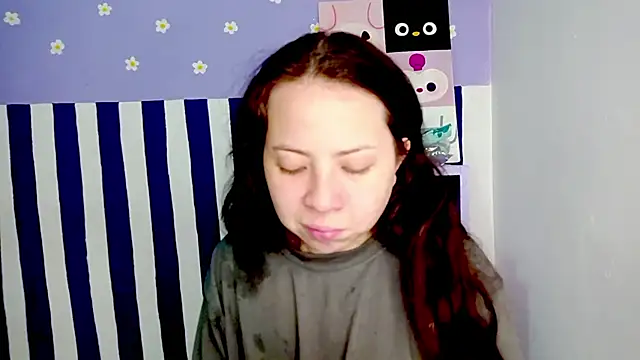 PetiteIvoryQueen19 online show from April 24, 4:47 am