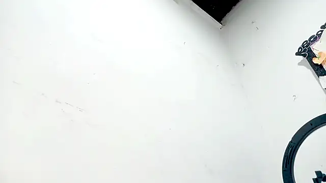 PetiteIvoryQueen19 online show from November 27, 3:18 am