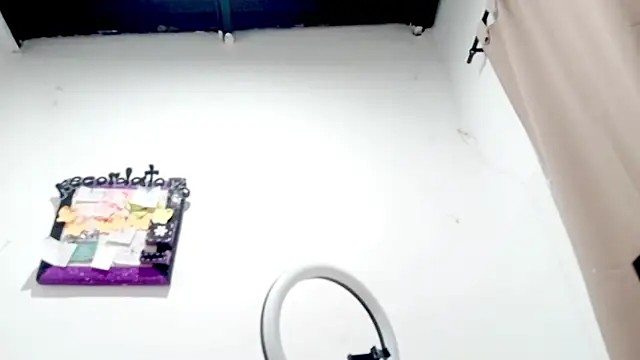 PetiteIvoryQueen19 online show from November 6, 3:54 am