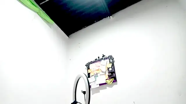 PetiteIvoryQueen19 online show from October 21, 5:29 am