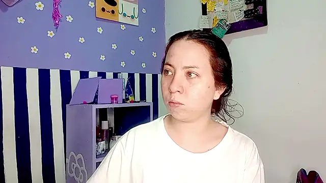 PetiteIvoryQueen19 online show from June 3, 5:30 am
