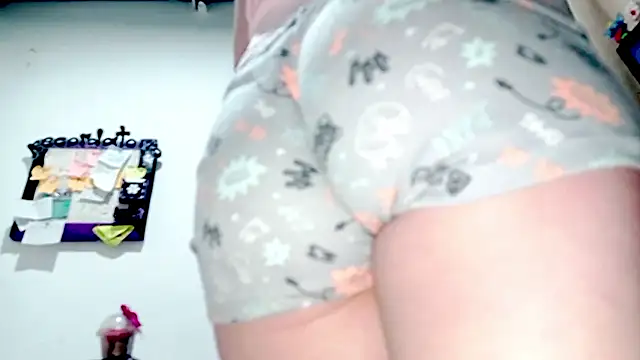 PetiteIvoryQueen19 online show from October 25, 11:49 pm