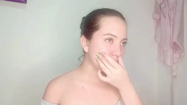 PetiteIvoryQueen19 online show from May 12, 4:31 am