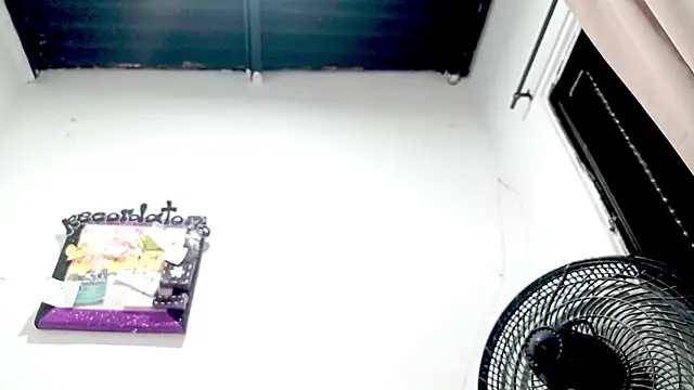 PetiteIvoryQueen19 online show from November 18, 3:32 am