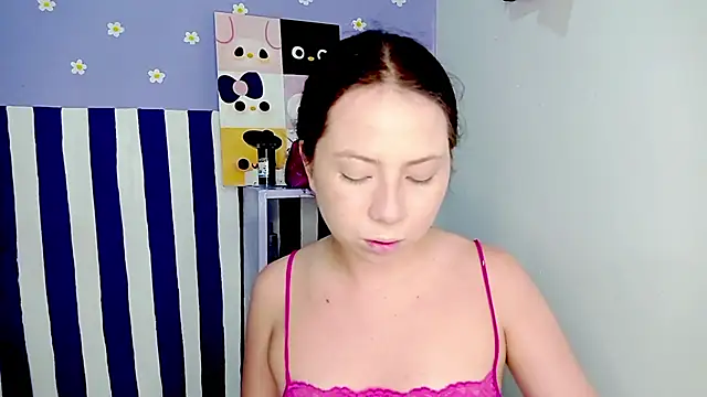 PetiteIvoryQueen19 online show from April 10, 4:08 am