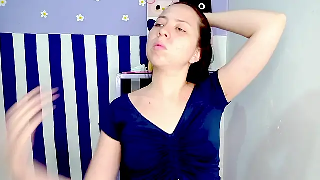 PetiteIvoryQueen19 online show from April 14, 5:23 am