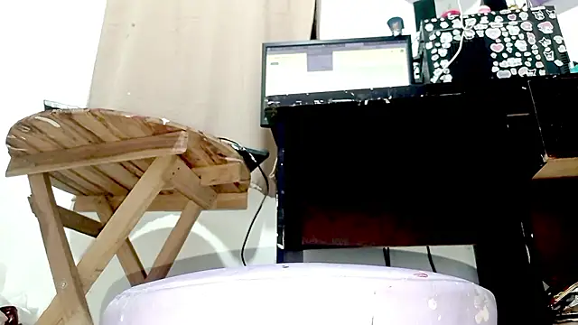 PetiteIvoryQueen19 online show from March 19, 1:27 am