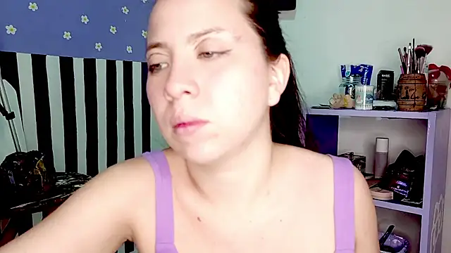 PetiteIvoryQueen19 online show from May 19, 4:08 am