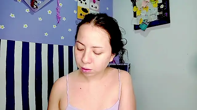PetiteIvoryQueen19 online show from June 5, 7:25 am