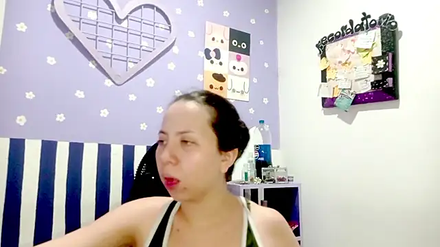 PetiteIvoryQueen19 online show from May 17, 4:23 am