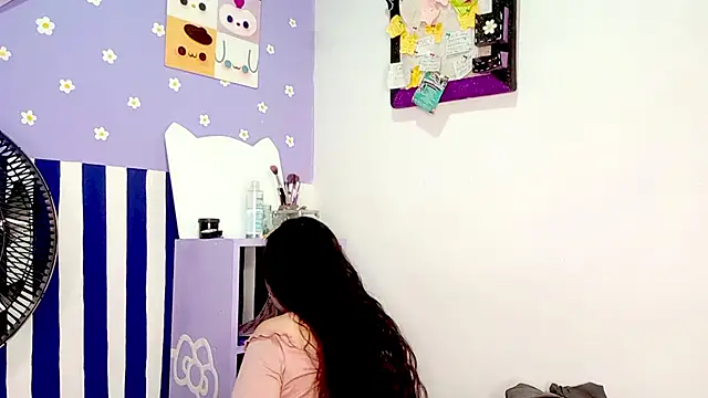 PetiteIvoryQueen19 online show from May 15, 6:11 am