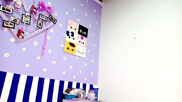 PetiteIvoryQueen19 online show from June 1, 12:22 am