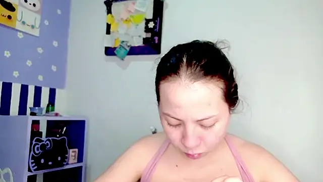 Snapshot of PetiteIvoryQueen19 chatting on June 20, 3:44 am PetiteIvoryQueen19 online show from June 20, 3:44 am