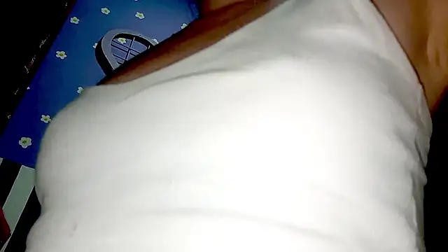 PetiteIvoryQueen19 online show from May 3, 5:34 am
