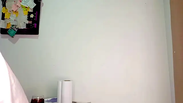 Snapshot of PetiteIvoryQueen19 chatting on June 18, 6:01 am PetiteIvoryQueen19 online show from June 18, 6:01 am