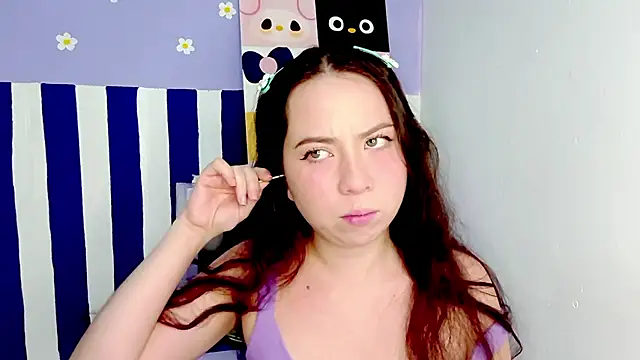 PetiteIvoryQueen19 online show from April 16, 3:18 am