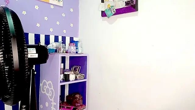 PetiteIvoryQueen19 online show from June 2, 5:51 am