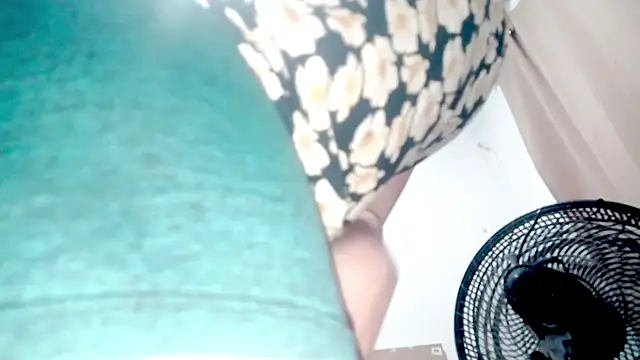 PetiteIvoryQueen19 online show from December 5, 3:16 am