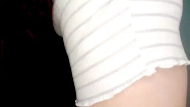 Snapshot of PetiteIvoryQueen19 chatting on June 25, 4:54 am PetiteIvoryQueen19 online show from June 25, 4:54 am