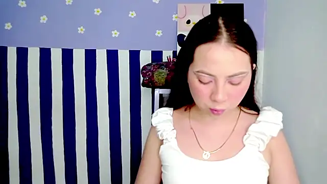 PetiteIvoryQueen19 online show from April 25, 4:26 am