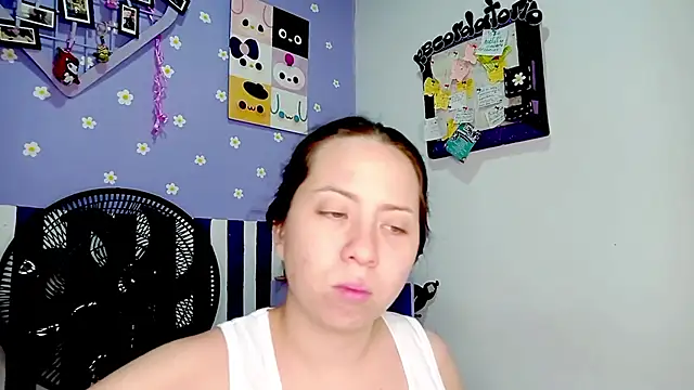 Snapshot of PetiteIvoryQueen19 chatting on June 7, 5:23 am PetiteIvoryQueen19 online show from June 7, 5:23 am