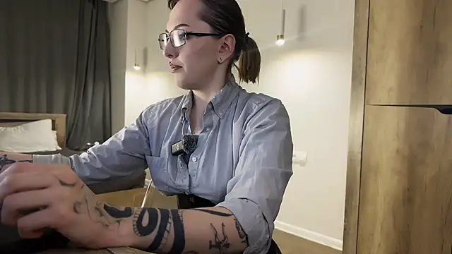 vinylstore online show from April 17, 4:21 pm